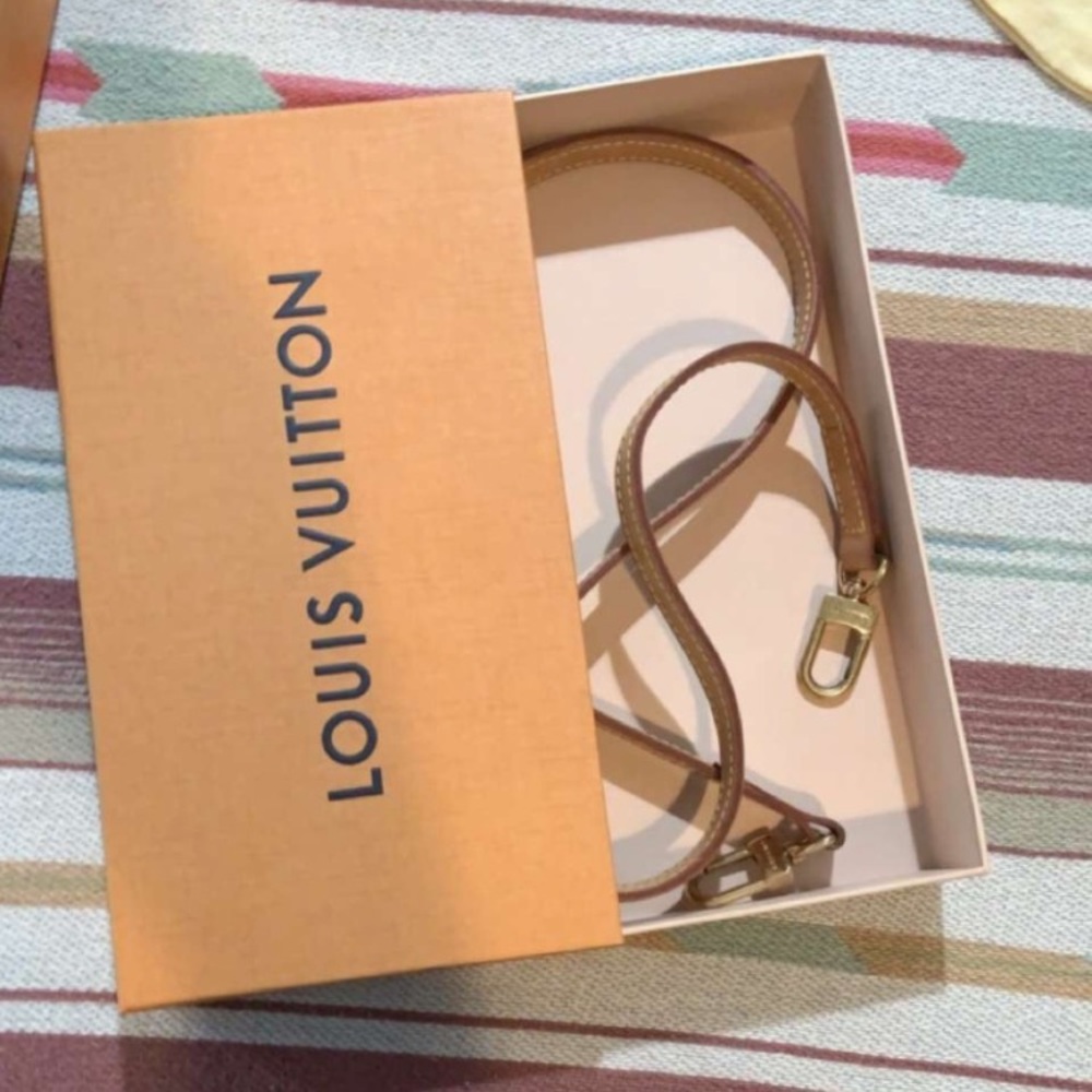 Louis Vuitton bag strap brand new with boxes